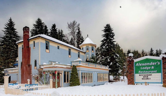 Alexander's Lodge (1 Queen bed, Breakfast Included)