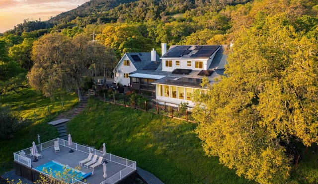 Alexander Valley | Hot Tub, Pool & Pickleball