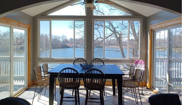 Alexander’s Landing Penthouse - Lakefront, Balcony, and Room to Relax