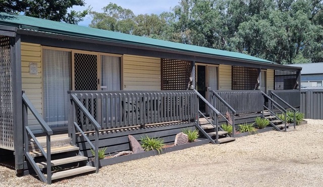 Alexandra Parklife. Deluxe Studio 1