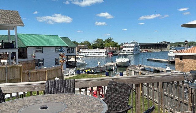Alexandria Bay, Schooner’s on the Bay, perfect Walk to everything, on the water