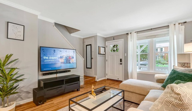 Alexandria Getaway Minutes from Downtown D.C.