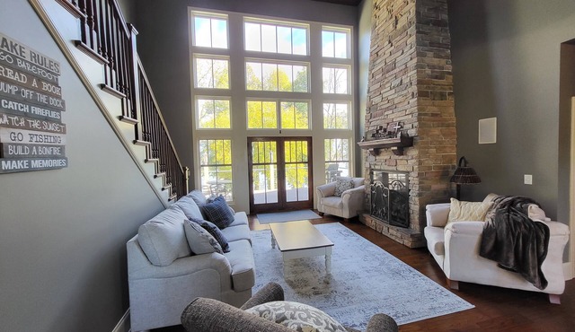 Alexandria on Maple Lake, 6BR 4.5 BA family friendly, fully furnished, loaded!