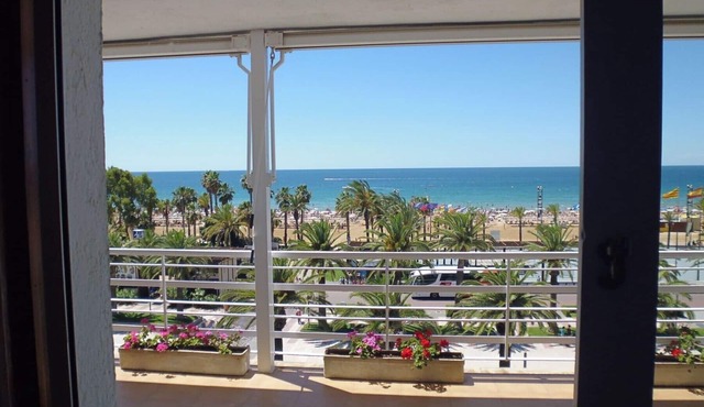 Alexis Over the sea Zeus Salou