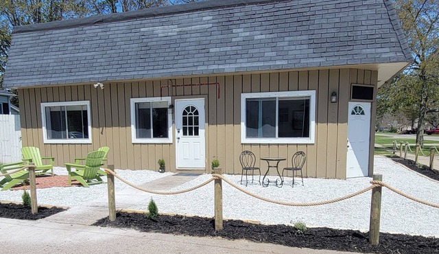 Algonac Corner Cottage – Walk to River, Boat Launch & Downtown