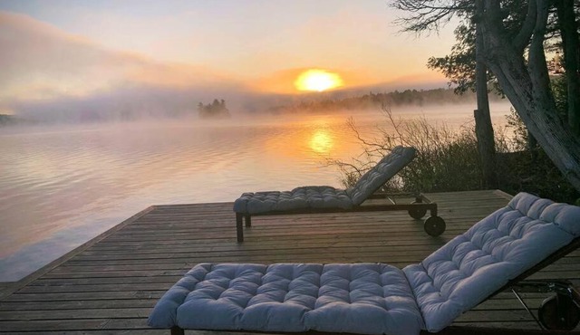 Algonquin Island 'Luxe' Cottage at the edge of the Park