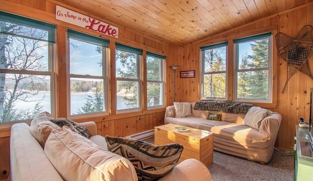 Algonquin Lakeside Escape