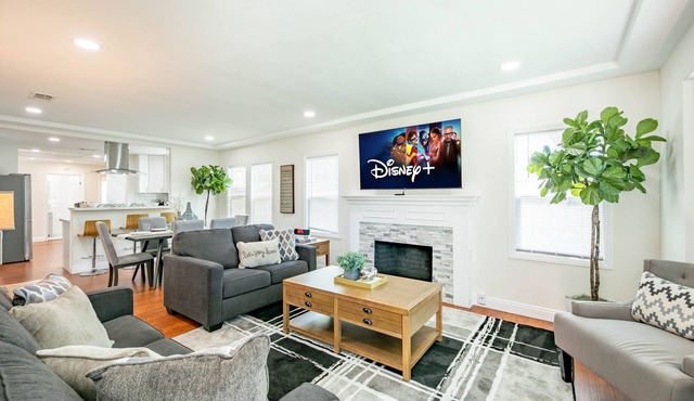 ALHAMBRA 4 Bed home near DTLA w/Parking