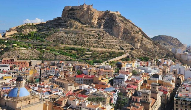 Alicante village apartment with mountain views