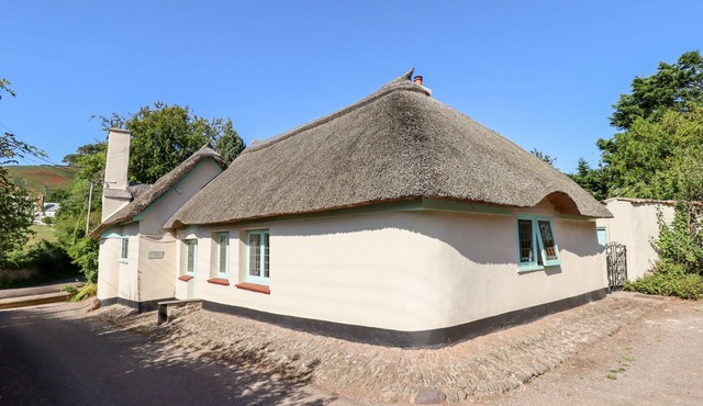 ALICE COTTAGE, pet friendly, luxury holiday cottage in Minehead