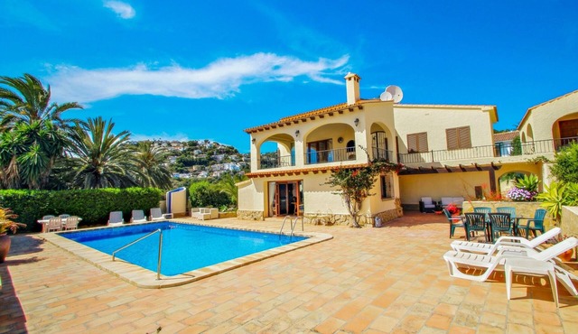 Alice - holiday home with private swimming pool in Benissa