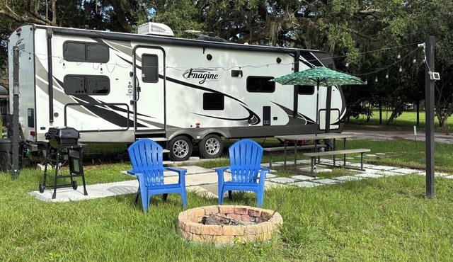 Aljurelandia nCozy RV in Tranquil Plant City with AC,nPrivate property