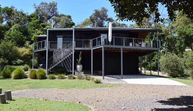 Alkira Hat Head - waterfront location