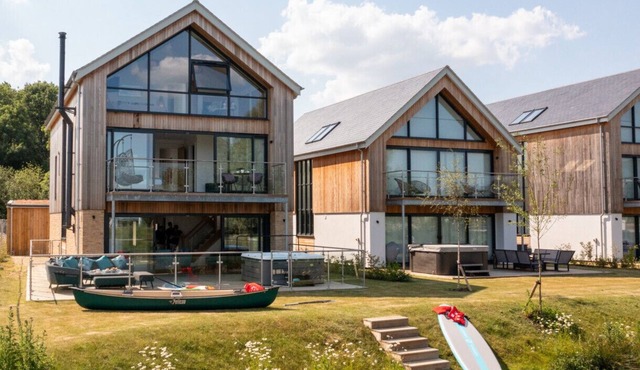 All Aboard - ML53 - HOT TUB - Lakeside Spa