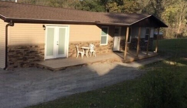 All American Cabin with plenty of parking, handicap friendly