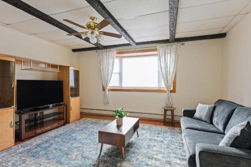 All-American classic,18 min to Manhattan