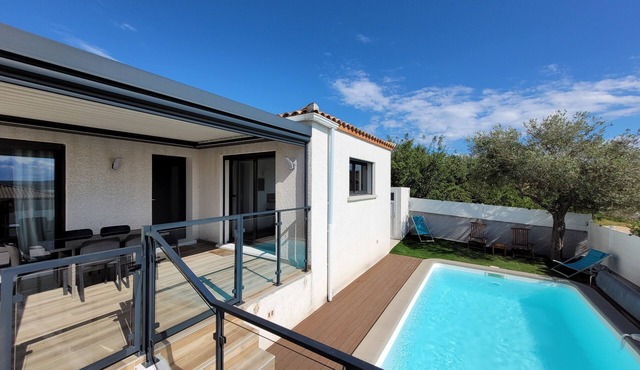 ALL COMFORT, CLOSE TO THE BEACH with PRIVATE SWIMMING POOL and PÉTANQUE COURSE