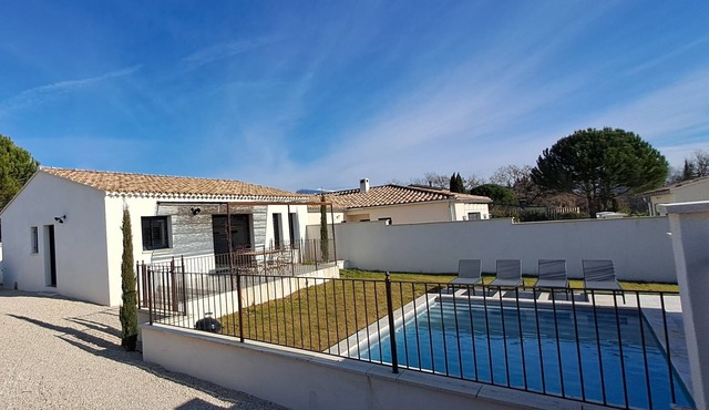 ALL COMFORT FAMILY VILLA, not overlooked, swimming pool