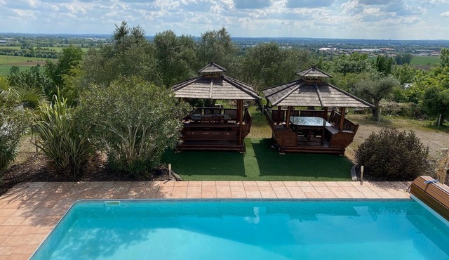 ALL COMFORT, QUIET, BEAUTIFUL VIEW OF Toulouse - decoration as in BALI