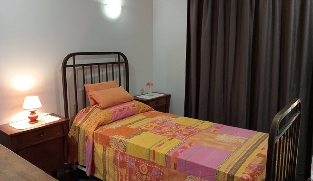 All comfort single bedroom in villa, morning coffee, relax, go shopping in Malls