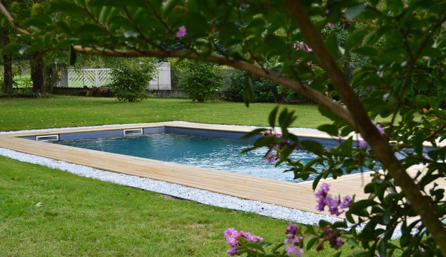 All-comfort villa with heated pool (summer), spa and pétanque court.