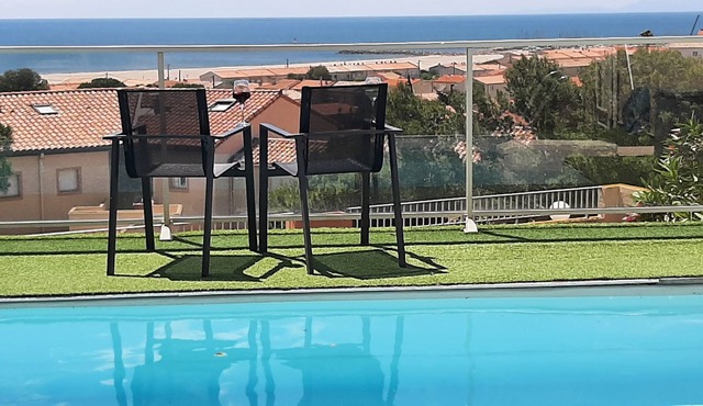 * All comforts, private swimming pool, full sea view *