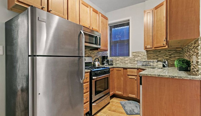 All Complete 2BR Apt in Lakeview