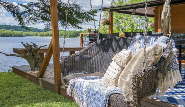 All Decked Out: Stunning Hot Tub View