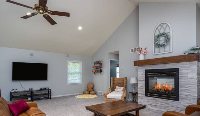 All Decked Out Farmhouse - Game Room/Nearby Beach