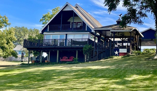 All Decked Out on Beautiful Lake Livingston