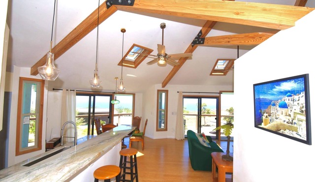 All in Japanese 🇯🇵 Located on the dry side of Waimea, the sunset and the wonderful sea view