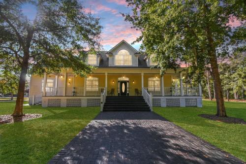 All-In-One Luxury Escape — Three Properties, Event Hosting, Private Pond & Full Gym