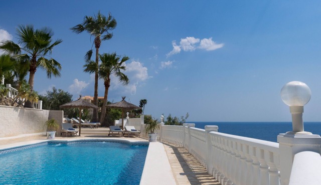 All inclusive! Luxury villa with fabulous views, first line. Renovated 2020