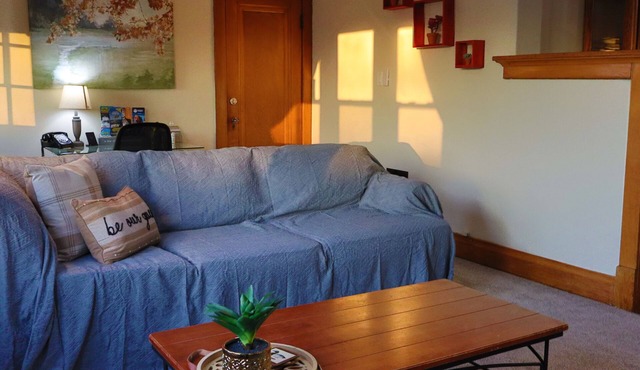 All Inclusive! Clean, Comfortable & Fully Furnished Apartment for Travelers Un.2