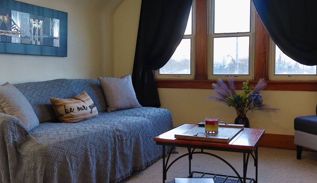 All Inclusive! Clean, Comfortable & Fully Furnished Apartment for Travelers Un.3