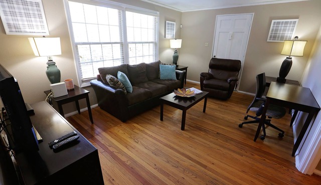 All Inclusive Duplex In Hillcrest.Close To Everything- Side 2