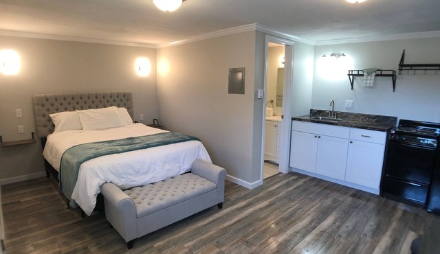 All-inclusive studio apartment with utilities included-Unit 2