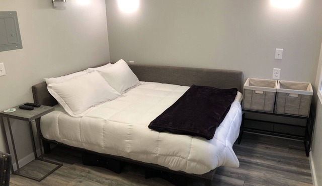 All-inclusive studio apartment with utilities included-Unit 6