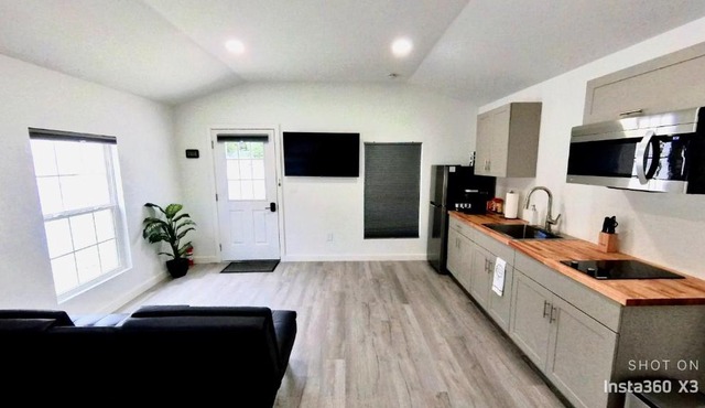 All modern Studio with private entry & parking.