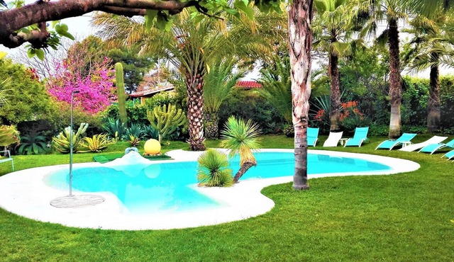 "ALL NATURE"- Private Oasis.15km to airport. 25 km to Valencia. Sleeps 14+3