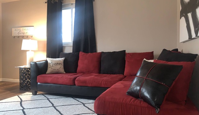 All New Cozy Guest Nest home mins from the airport -Extended Stay (Unit B)