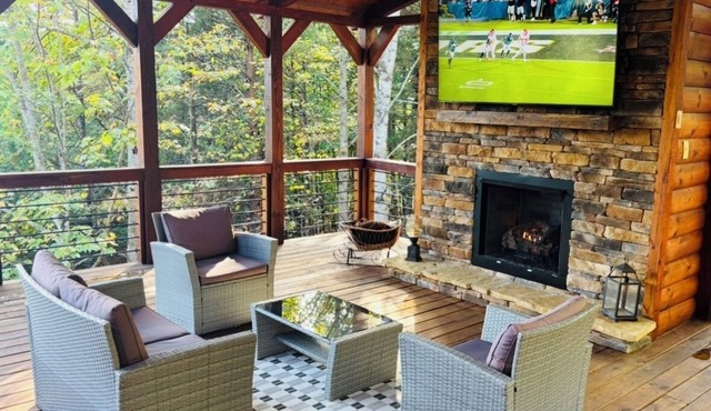 All New Exterior - 3 bedroom Cabin in lovely N. Georgia Mountains. Pet-Friendly!