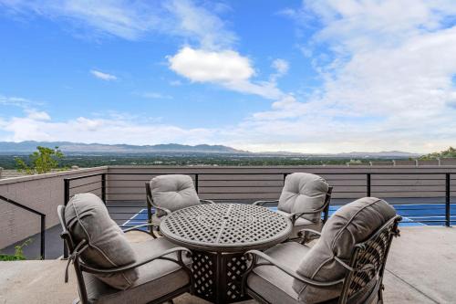 All-New Luxe Stay Views, Sauna & Hot Tub villa