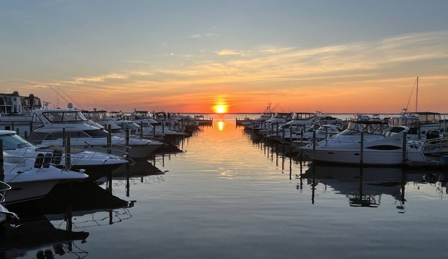 All new photos! Bayfront! Close to Fantasy Island, shops, restaurants and more!