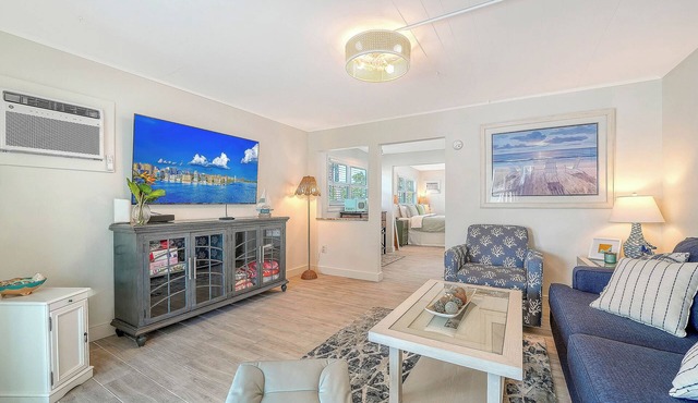 All-New, Walk to Beach & Village, Private and Cozy