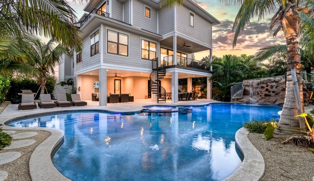 All Oar Nothing | 4800 sqft. Luxury Home! Walk to Lido Beach, Bike to St Armand Circle