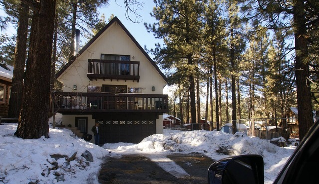 All Pine Inn - Large 4bd/2ba - just steps to the village