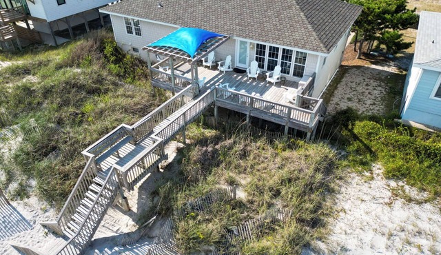 ALL'S WELL at this Beautiful, Ocean-Front Oasis!