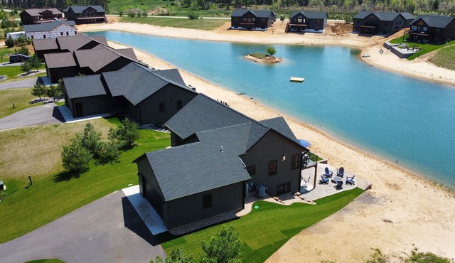 All-Season Beach House Castle Rock Lake - Larry's Lodge