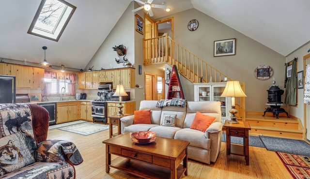 All-Season Family Retreat w/Dock on Loon Lake!